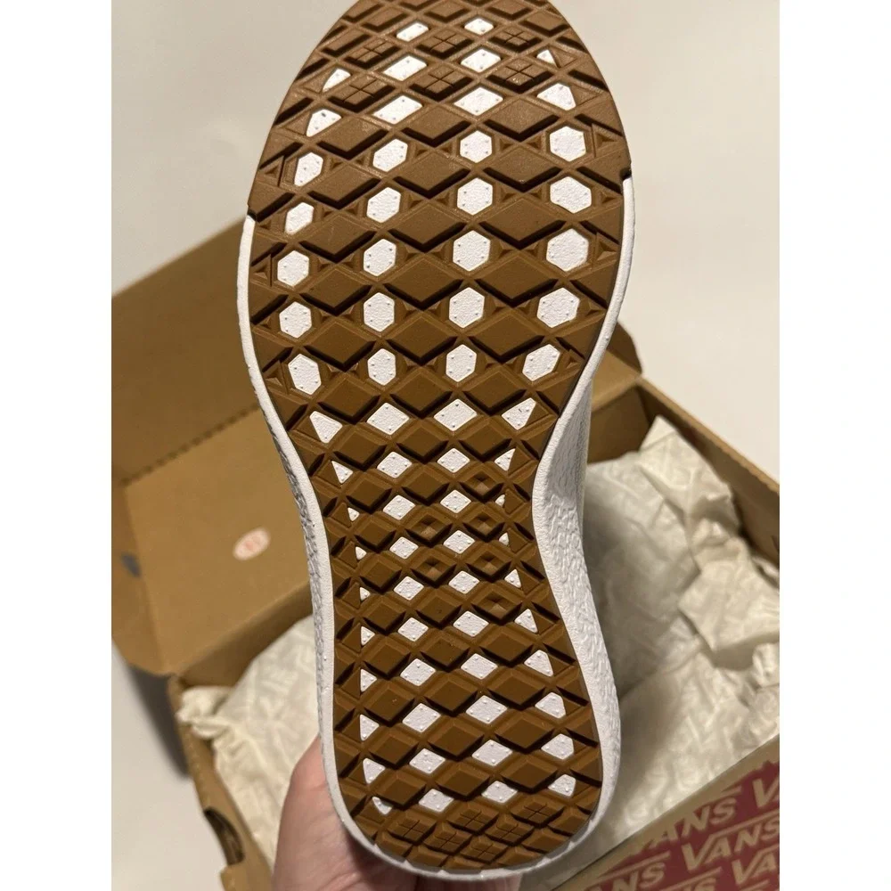 Vans Women's 6.5 Ultra range  EXO